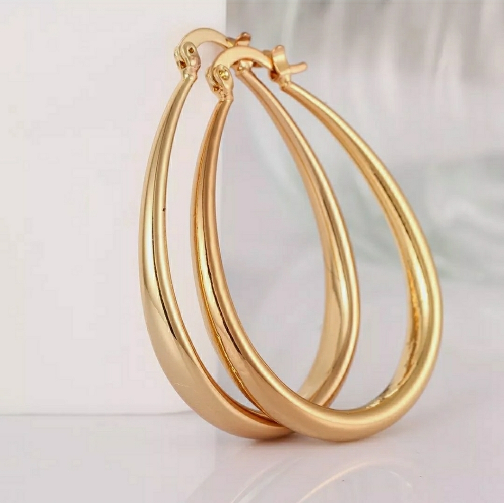 Beautiful 18k Gold Plated Hoops